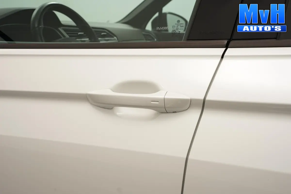 1.4 TSI PHEV R-Line|CUSTOM|PANO|SOH.98.6%