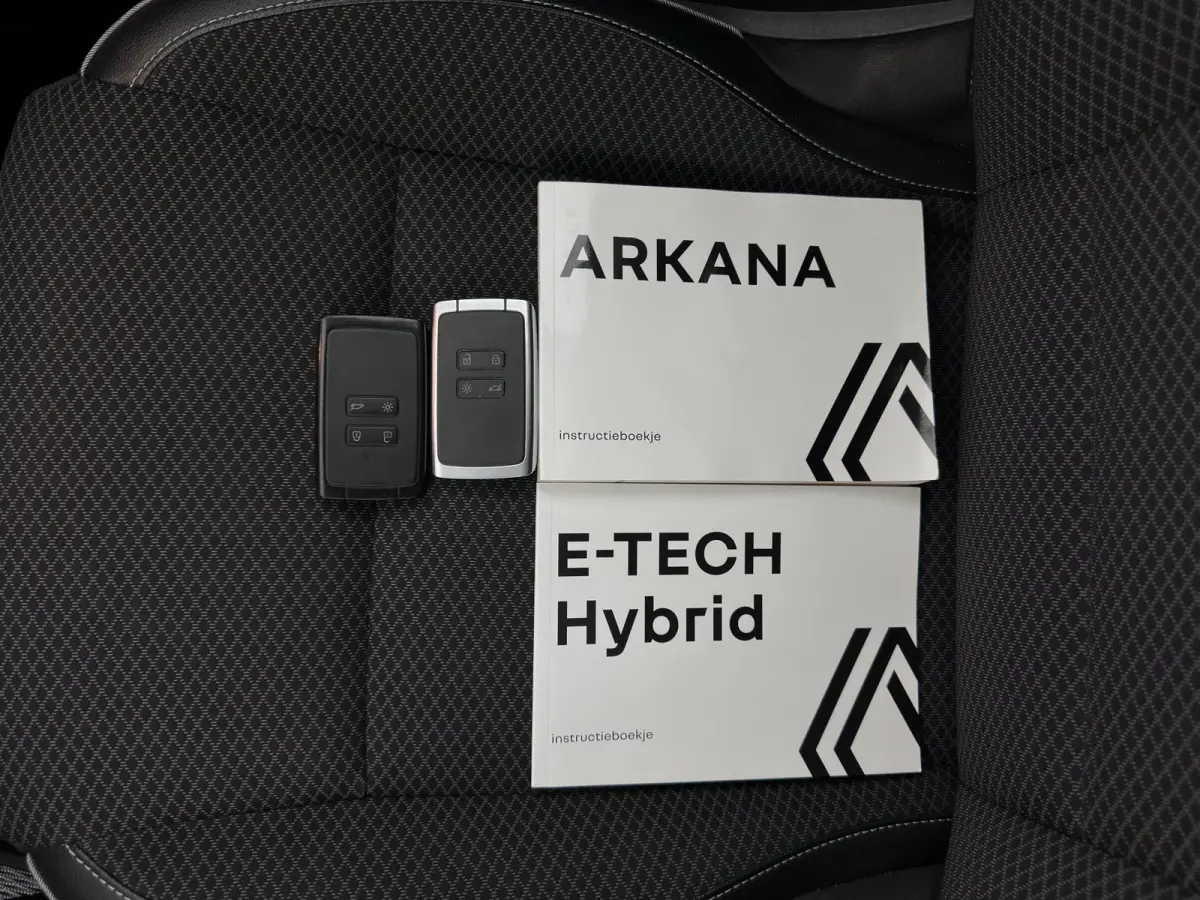 1.6 E-Tech Hybrid 145 Intens (INCL-BTW) Aut. *LEATHER-FABRIC | FULL-LED | DIGI-COCKPIT | LANE-ASSIST | BLINDSPOT | NAVI-FULLMAP | AMBIENTLIGHT | CAMERA | KEYLESS | DAB+ | COMFORTSEATS | PRIV