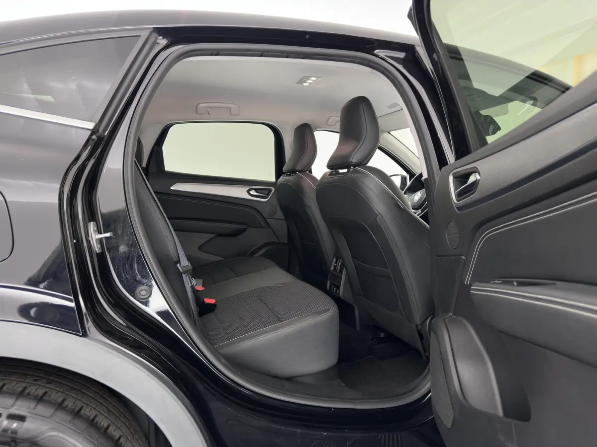 1.6 E-Tech Hybrid 145 Intens (INCL-BTW) Aut. *LEATHER-FABRIC | FULL-LED | DIGI-COCKPIT | LANE-ASSIST | BLINDSPOT | NAVI-FULLMAP | AMBIENTLIGHT | CAMERA | KEYLESS | DAB+ | COMFORTSEATS | PRIV
