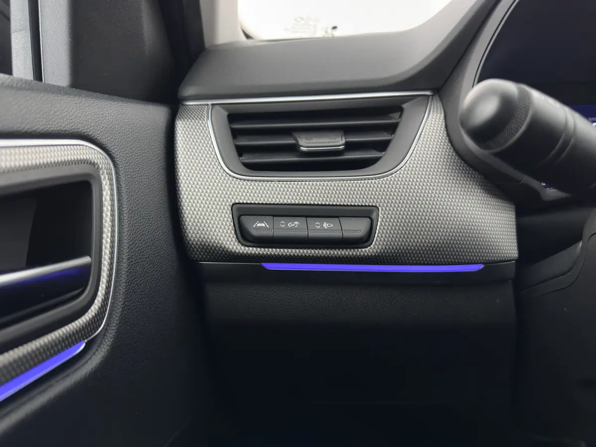 1.6 E-Tech Hybrid 145 Intens (INCL-BTW) Aut. *LEATHER-FABRIC | FULL-LED | DIGI-COCKPIT | LANE-ASSIST | BLINDSPOT | NAVI-FULLMAP | AMBIENTLIGHT | CAMERA | KEYLESS | DAB+ | COMFORTSEATS | PRIV