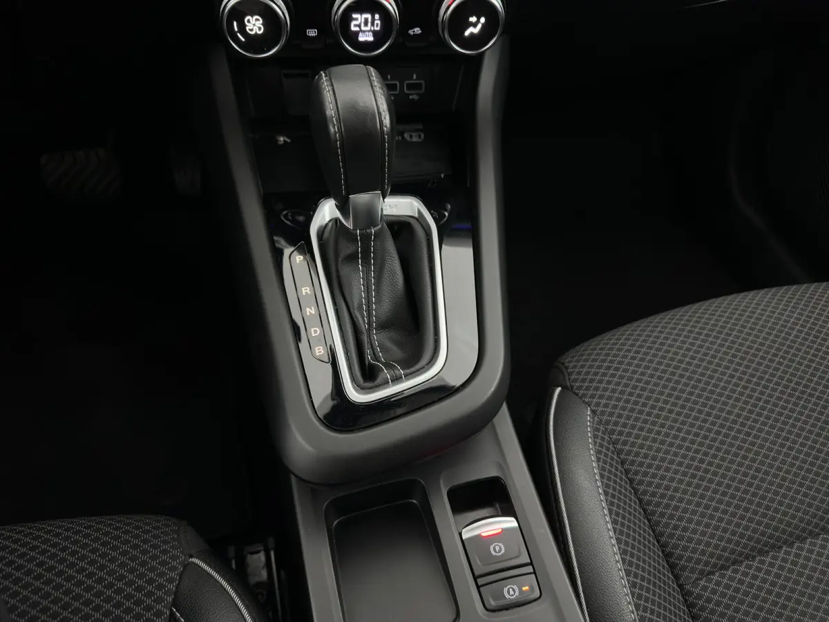 1.6 E-Tech Hybrid 145 Intens (INCL-BTW) Aut. *LEATHER-FABRIC | FULL-LED | DIGI-COCKPIT | LANE-ASSIST | BLINDSPOT | NAVI-FULLMAP | AMBIENTLIGHT | CAMERA | KEYLESS | DAB+ | COMFORTSEATS | PRIV