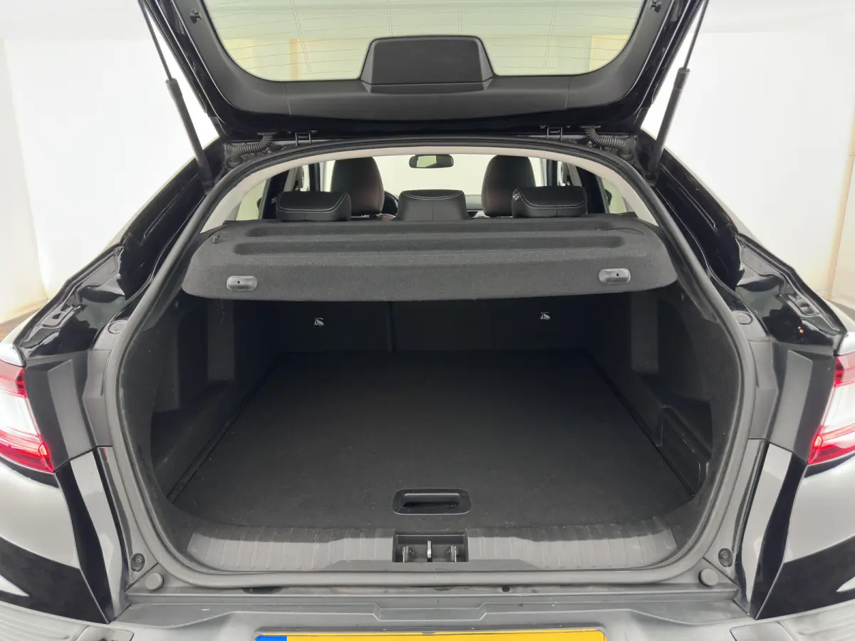 1.6 E-Tech Hybrid 145 Intens (INCL-BTW) Aut. *LEATHER-FABRIC | FULL-LED | DIGI-COCKPIT | LANE-ASSIST | BLINDSPOT | NAVI-FULLMAP | AMBIENTLIGHT | CAMERA | KEYLESS | DAB+ | COMFORTSEATS | PRIV