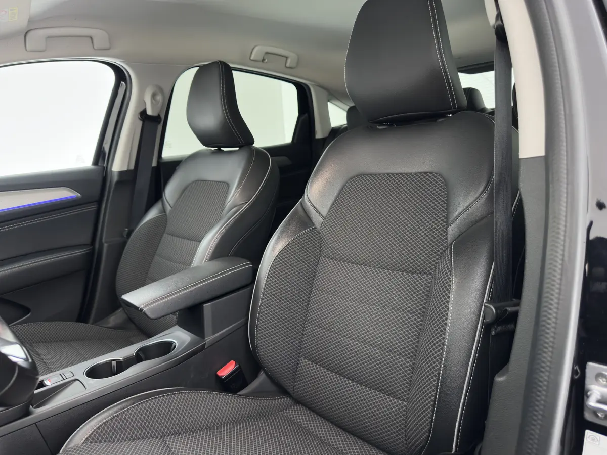 1.6 E-Tech Hybrid 145 Intens (INCL-BTW) Aut. *LEATHER-FABRIC | FULL-LED | DIGI-COCKPIT | LANE-ASSIST | BLINDSPOT | NAVI-FULLMAP | AMBIENTLIGHT | CAMERA | KEYLESS | DAB+ | COMFORTSEATS | PRIV