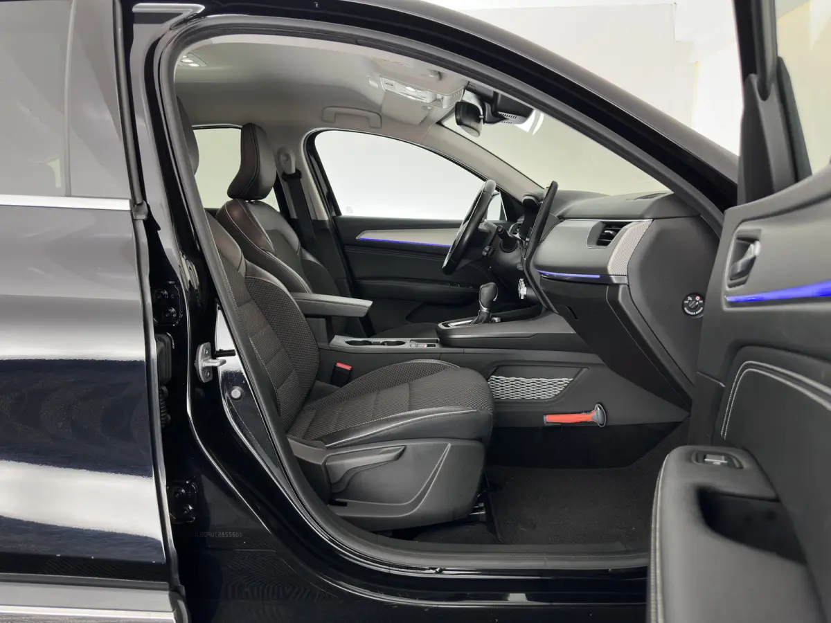 1.6 E-Tech Hybrid 145 Intens (INCL-BTW) Aut. *LEATHER-FABRIC | FULL-LED | DIGI-COCKPIT | LANE-ASSIST | BLINDSPOT | NAVI-FULLMAP | AMBIENTLIGHT | CAMERA | KEYLESS | DAB+ | COMFORTSEATS | PRIV