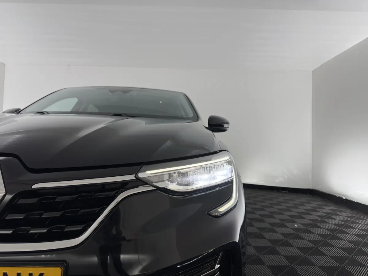 1.6 E-Tech Hybrid 145 Intens (INCL-BTW) Aut. *LEATHER-FABRIC | FULL-LED | DIGI-COCKPIT | LANE-ASSIST | BLINDSPOT | NAVI-FULLMAP | AMBIENTLIGHT | CAMERA | KEYLESS | DAB+ | COMFORTSEATS | PRIV