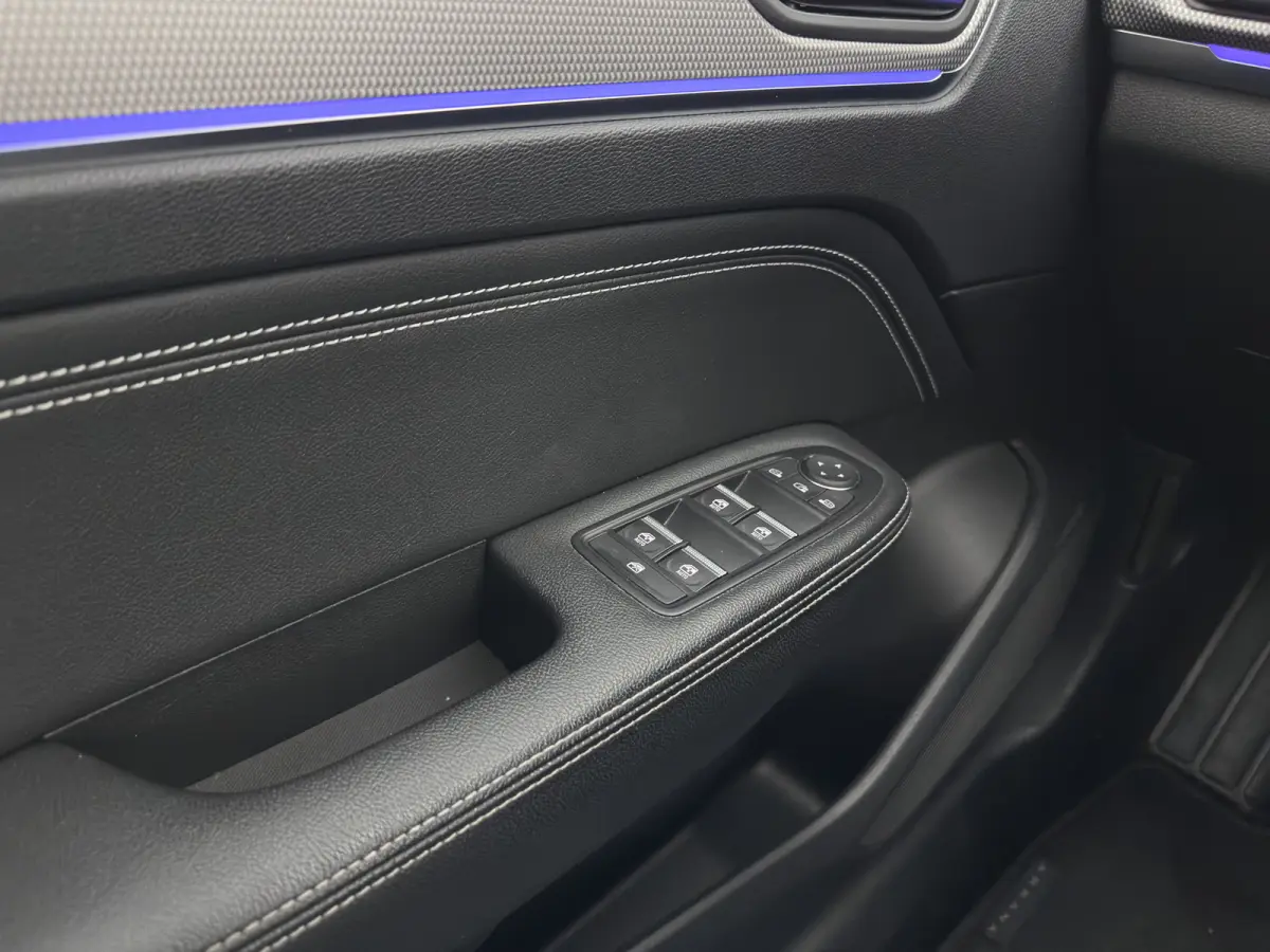 1.6 E-Tech Hybrid 145 Intens (INCL-BTW) Aut. *LEATHER-FABRIC | FULL-LED | DIGI-COCKPIT | LANE-ASSIST | BLINDSPOT | NAVI-FULLMAP | AMBIENTLIGHT | CAMERA | KEYLESS | DAB+ | COMFORTSEATS | PRIV