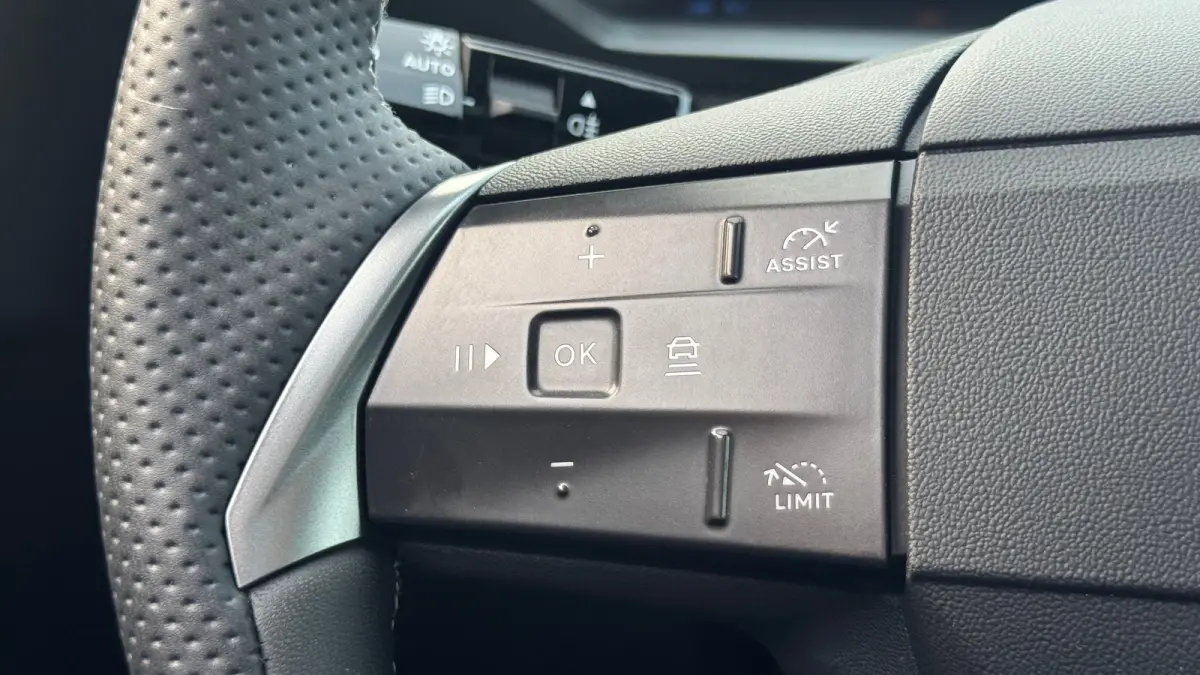 1.6 TURBO PLUG-IN HYBRID 195PK ULTIMATE GS AUTOMAAT / NAVI / LEDER / CLIMA / FULL-LED / PDC / KEYLESS / AFN. TREKHAAK / 19" LMV / PANO. DAK / ADAPT. CRUISE / 1E EIGENAAR / NIEUWSTAAT !!