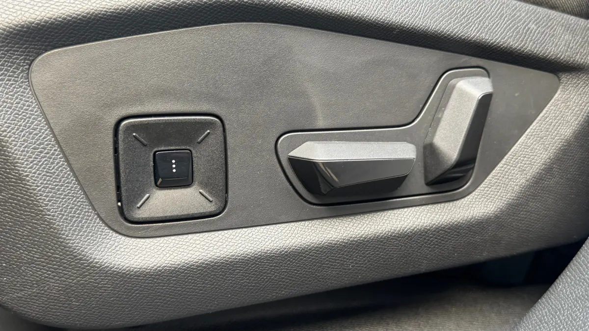 1.6 TURBO PLUG-IN HYBRID 195PK ULTIMATE GS AUTOMAAT / NAVI / LEDER / CLIMA / FULL-LED / PDC / KEYLESS / AFN. TREKHAAK / 19" LMV / PANO. DAK / ADAPT. CRUISE / 1E EIGENAAR / NIEUWSTAAT !!