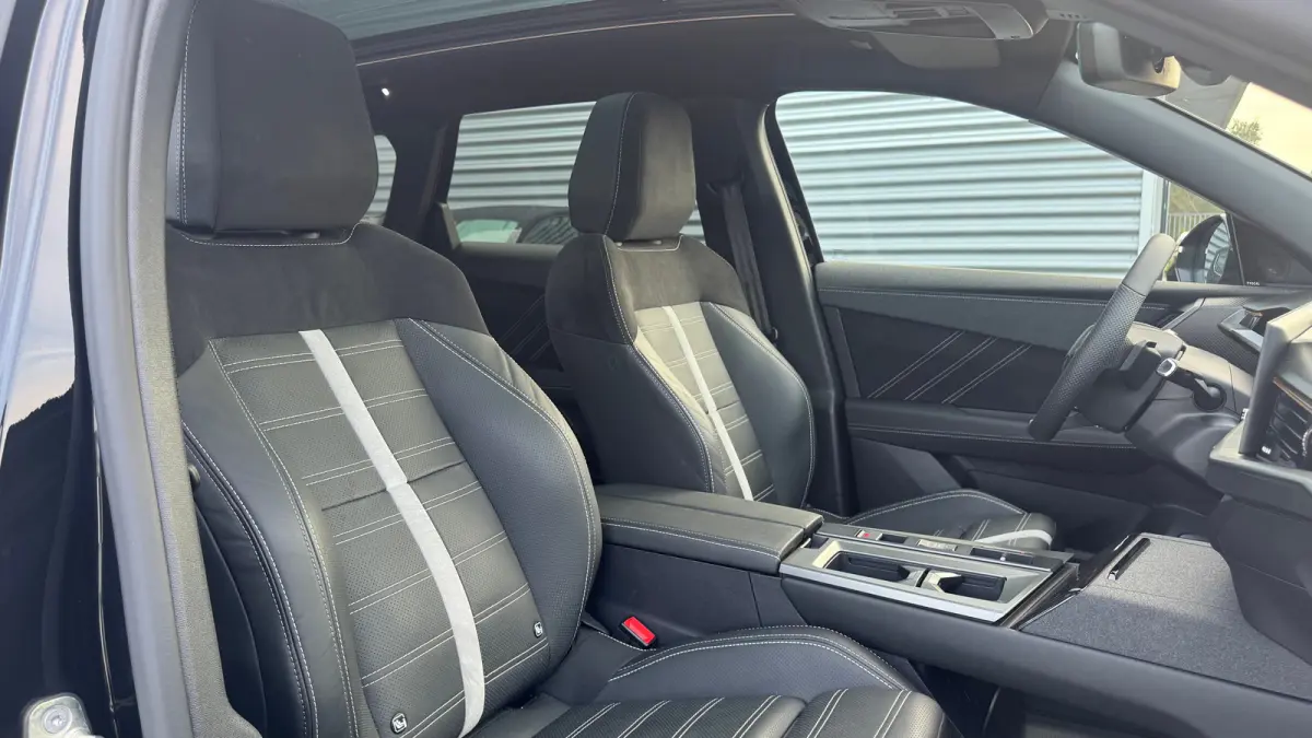 1.6 TURBO PLUG-IN HYBRID 195PK ULTIMATE GS AUTOMAAT / NAVI / LEDER / CLIMA / FULL-LED / PDC / KEYLESS / AFN. TREKHAAK / 19" LMV / PANO. DAK / ADAPT. CRUISE / 1E EIGENAAR / NIEUWSTAAT !!