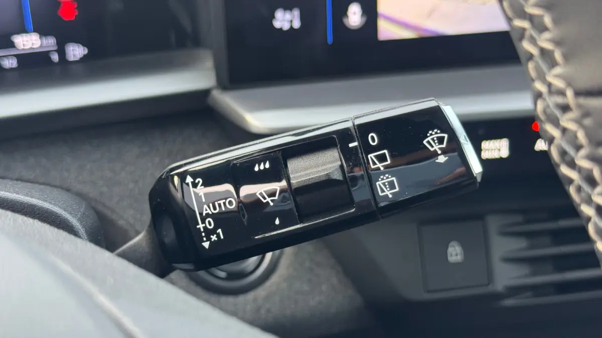 1.6 TURBO PLUG-IN HYBRID 195PK ULTIMATE GS AUTOMAAT / NAVI / LEDER / CLIMA / FULL-LED / PDC / KEYLESS / AFN. TREKHAAK / 19" LMV / PANO. DAK / ADAPT. CRUISE / 1E EIGENAAR / NIEUWSTAAT !!