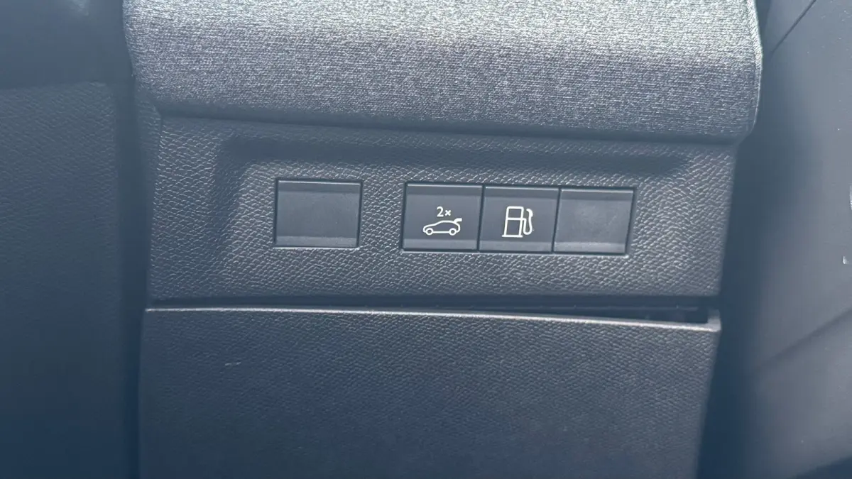 1.6 TURBO PLUG-IN HYBRID 195PK ULTIMATE GS AUTOMAAT / NAVI / LEDER / CLIMA / FULL-LED / PDC / KEYLESS / AFN. TREKHAAK / 19" LMV / PANO. DAK / ADAPT. CRUISE / 1E EIGENAAR / NIEUWSTAAT !!