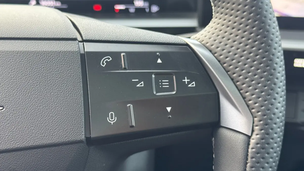 1.6 TURBO PLUG-IN HYBRID 195PK ULTIMATE GS AUTOMAAT / NAVI / LEDER / CLIMA / FULL-LED / PDC / KEYLESS / AFN. TREKHAAK / 19" LMV / PANO. DAK / ADAPT. CRUISE / 1E EIGENAAR / NIEUWSTAAT !!