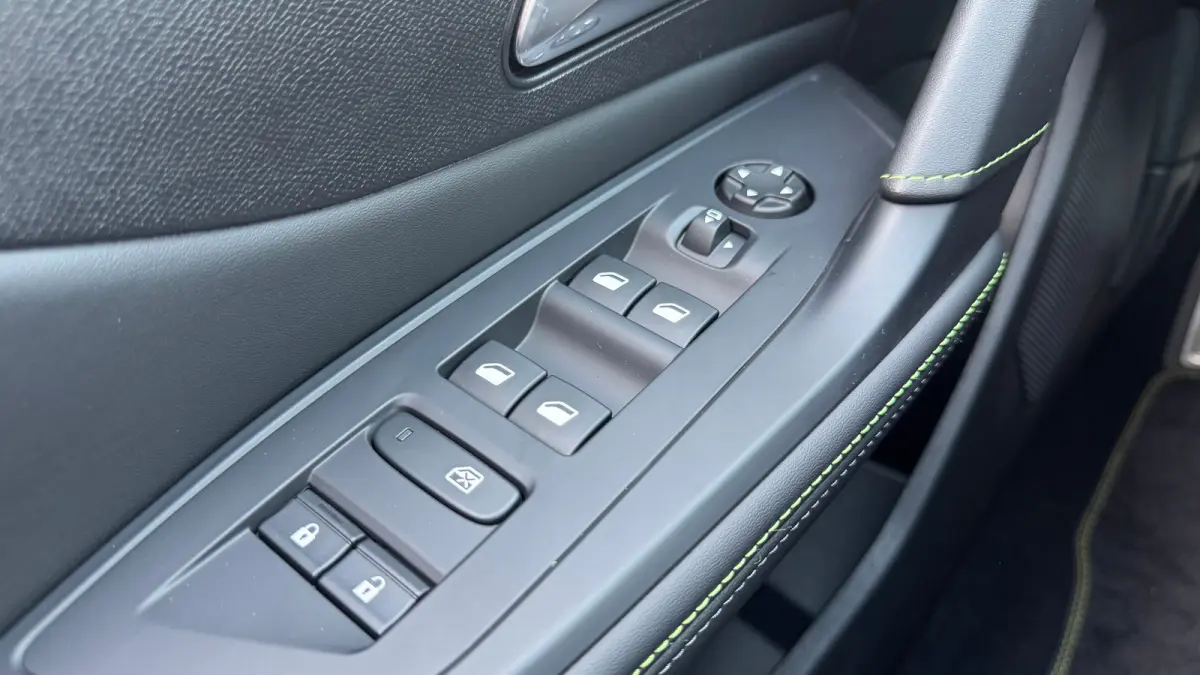 1.6 PLUG-IN HYBRID 195PK GT PACK AUTOMAAT / NAVI / LEDER / CLIMA / PDC / 18" LMV / CAMERA / KEYLESS / FULL-LED / WINTERPAKKET / APPLE CARPLAY / ADAPT. CRUISECONTROL / 1E EIGENAAR / FULL OPTI