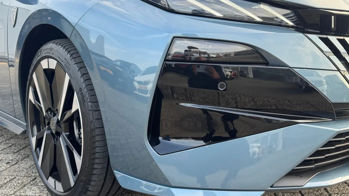 1.6 PLUG-IN HYBRID 195PK GT PACK AUTOMAAT / NAVI / LEDER / CLIMA / PDC / 18" LMV / CAMERA / KEYLESS / FULL-LED / WINTERPAKKET / APPLE CARPLAY / ADAPT. CRUISECONTROL / 1E EIGENAAR / FULL OPTI