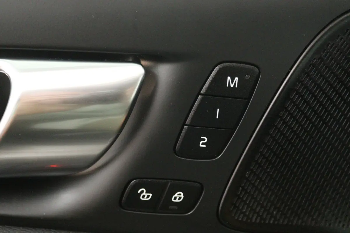 2.0 T6 Recharge AWD Inscription (PANORAMADAK, TREKHAAK, CAMERA, STOELVERWARMING, ELEKTR STOELEN)