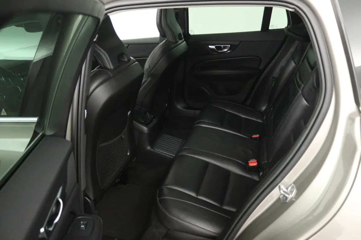 2.0 T6 Recharge AWD Inscription (PANORAMADAK, TREKHAAK, CAMERA, STOELVERWARMING, ELEKTR STOELEN)