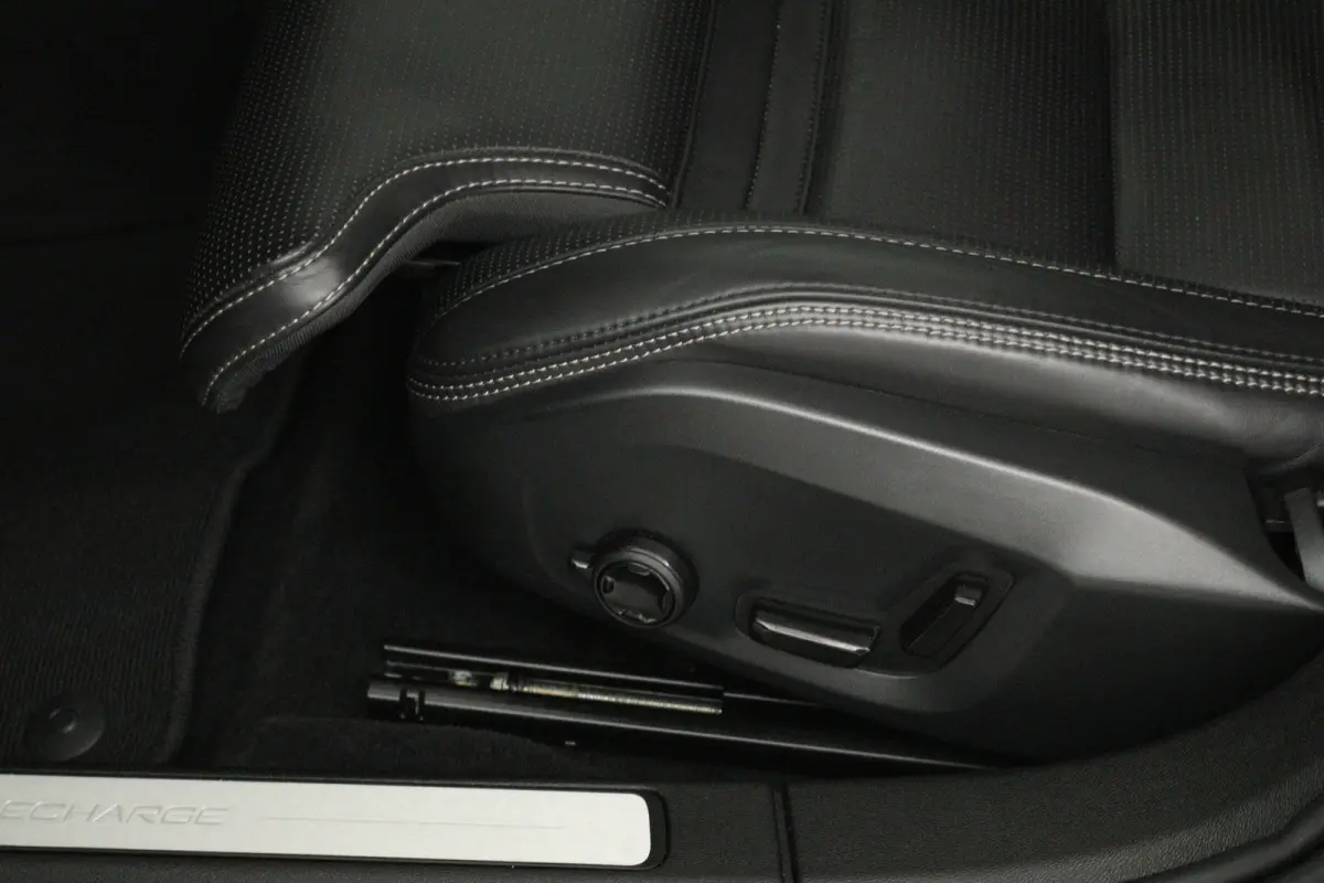 2.0 T6 Recharge AWD Inscription (PANORAMADAK, TREKHAAK, CAMERA, STOELVERWARMING, ELEKTR STOELEN)