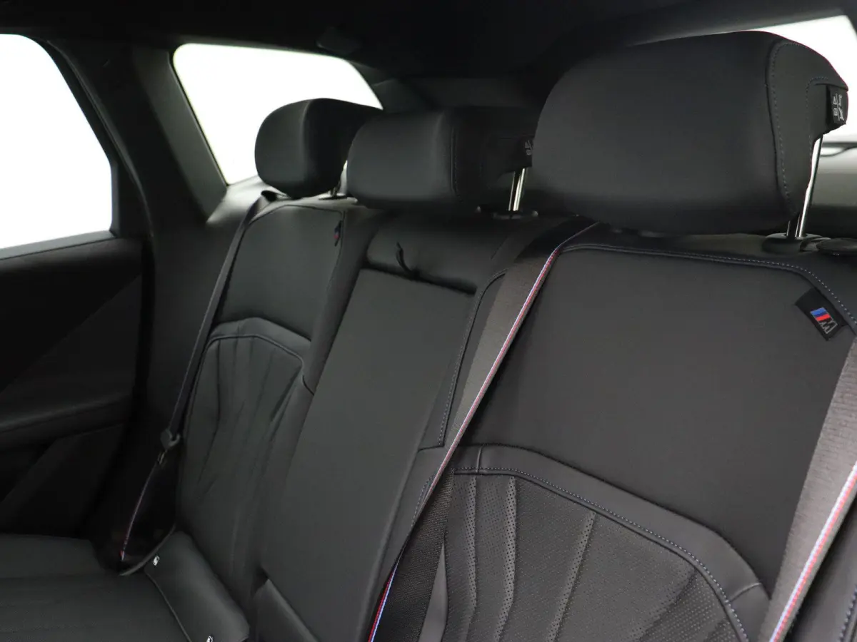 50 xDrive M Sportpakket Pro | Innovation Pack | Stuurwielrand Verwarmd | Trekhaak | Panoramadak | 	Driving Assistant Plus | BMW Panoramic Vision | Harman Kardon | 22''