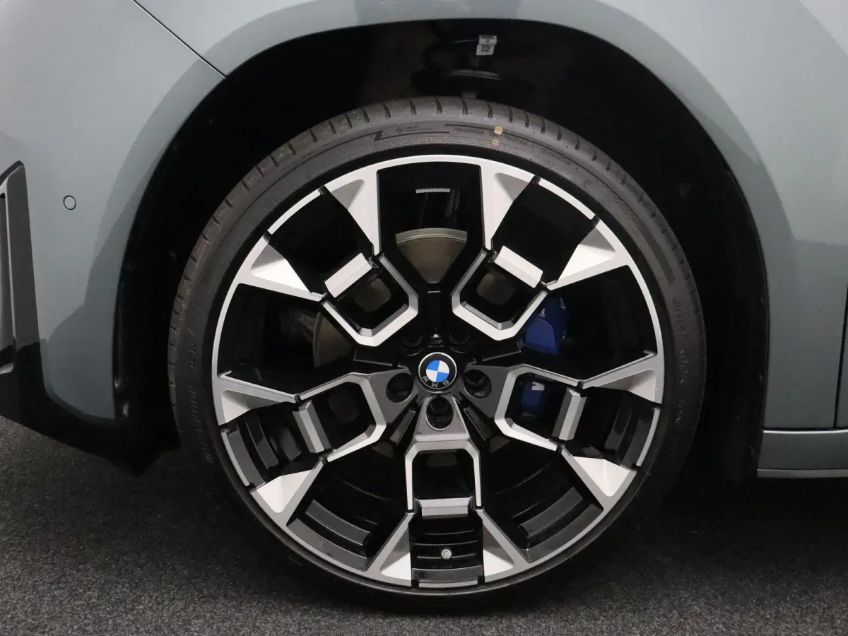 50 xDrive M Sportpakket Pro | Innovation Pack | Stuurwielrand Verwarmd | Trekhaak | Panoramadak | 	Driving Assistant Plus | BMW Panoramic Vision | Harman Kardon | 22''