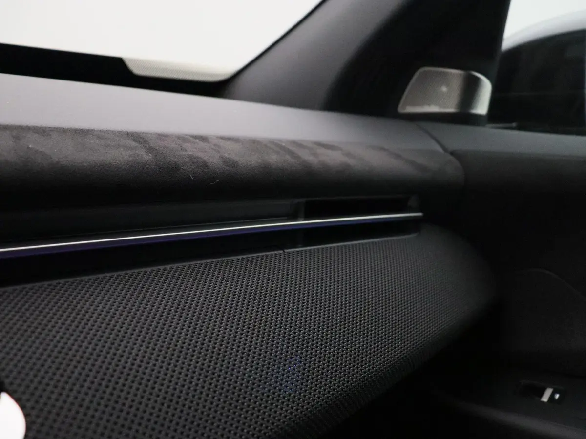50 xDrive M Sportpakket Pro | Innovation Pack | Stuurwielrand Verwarmd | Trekhaak | Panoramadak | 	Driving Assistant Plus | BMW Panoramic Vision | Harman Kardon | 22''