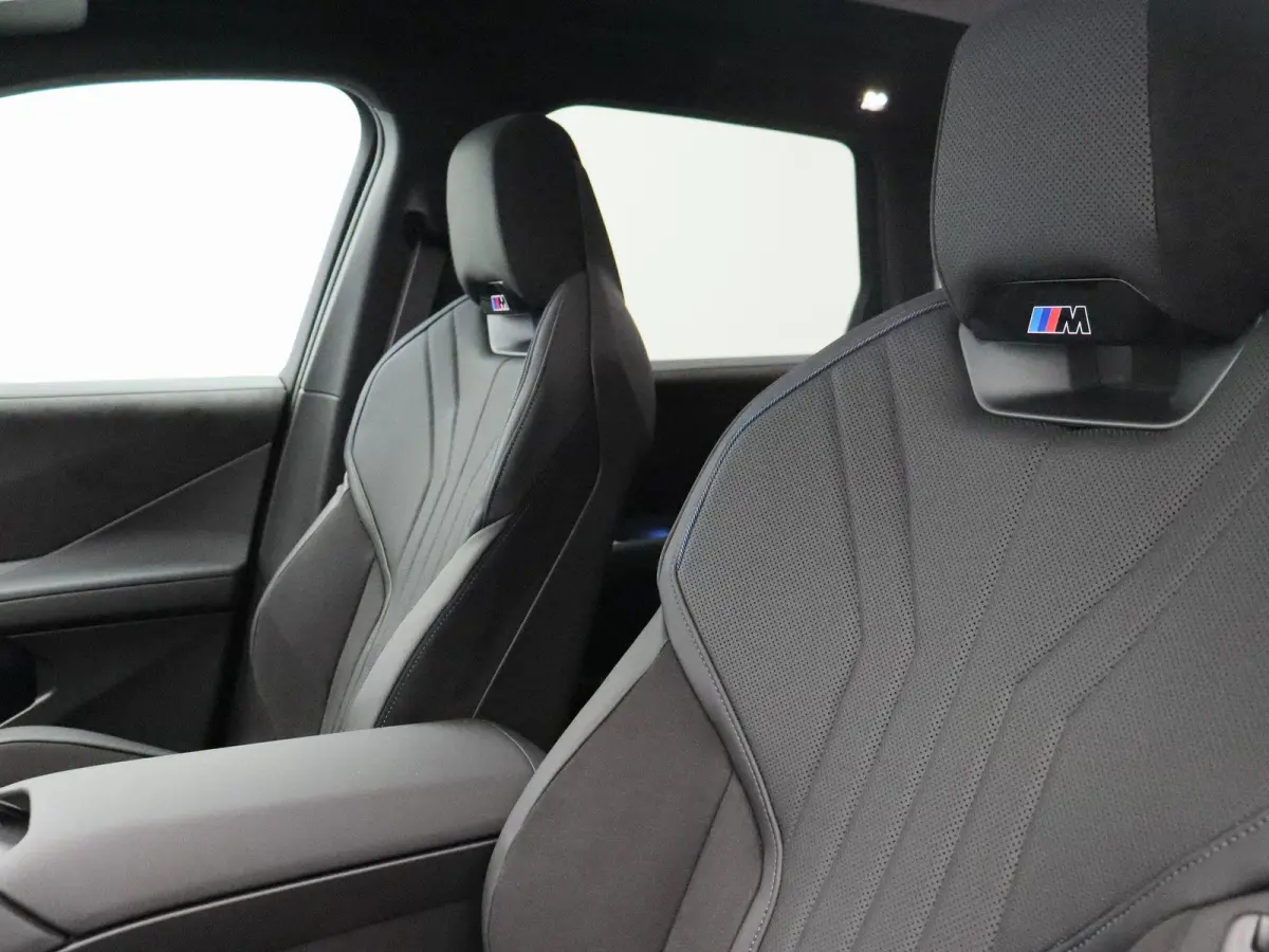 50 xDrive M Sportpakket Pro | Innovation Pack | Stuurwielrand Verwarmd | Trekhaak | Panoramadak | 	Driving Assistant Plus | BMW Panoramic Vision | Harman Kardon | 22''
