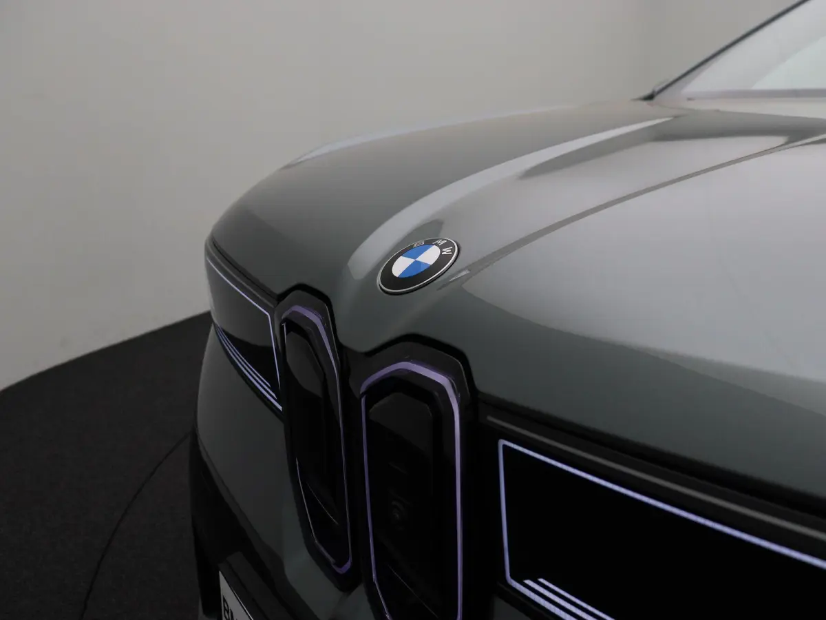 50 xDrive M Sportpakket Pro | Innovation Pack | Stuurwielrand Verwarmd | Trekhaak | Panoramadak | 	Driving Assistant Plus | BMW Panoramic Vision | Harman Kardon | 22''