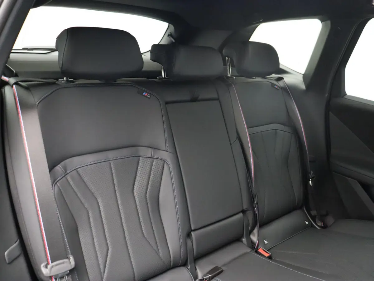 50 xDrive M Sportpakket Pro | Innovation Pack | Stuurwielrand Verwarmd | Trekhaak | Panoramadak | 	Driving Assistant Plus | BMW Panoramic Vision | Harman Kardon | 22''