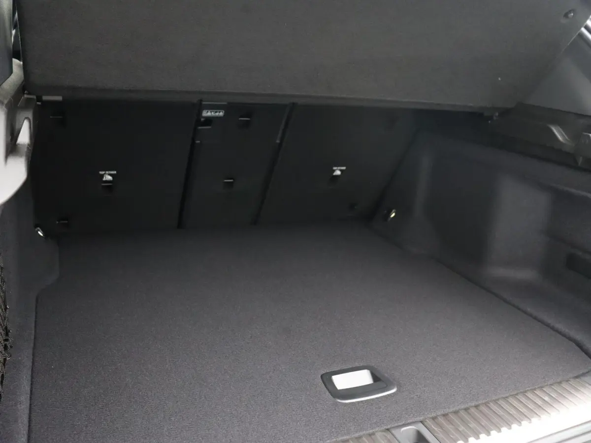50 xDrive M Sportpakket Pro | Innovation Pack | Stuurwielrand Verwarmd | Trekhaak | Panoramadak | 	Driving Assistant Plus | BMW Panoramic Vision | Harman Kardon | 22''