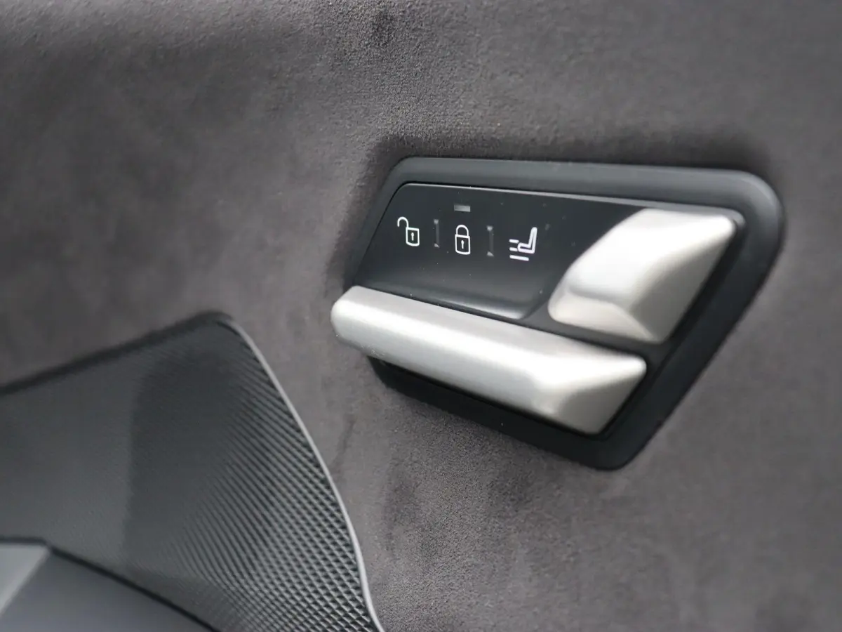 50 xDrive M Sportpakket Pro | Innovation Pack | Stuurwielrand Verwarmd | Trekhaak | Panoramadak | 	Driving Assistant Plus | BMW Panoramic Vision | Harman Kardon | 22''