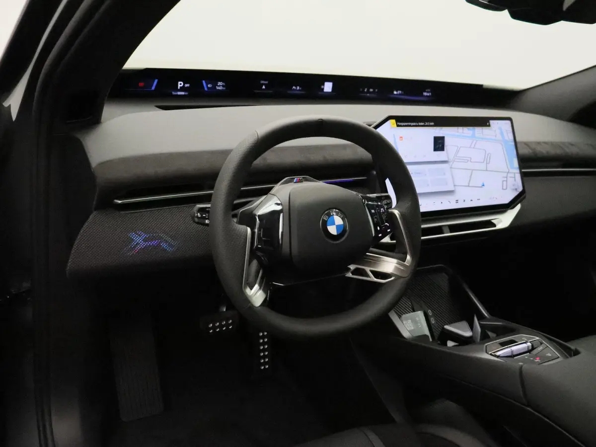 50 xDrive M Sportpakket Pro | Innovation Pack | Stuurwielrand Verwarmd | Trekhaak | Panoramadak | 	Driving Assistant Plus | BMW Panoramic Vision | Harman Kardon | 22''