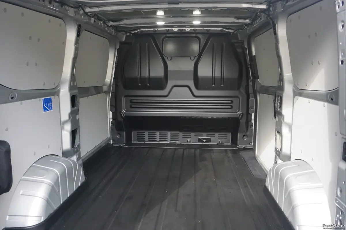 320L 218PK 71KWH Limited AUT BPM VRIJ!! Navi, ACC, 360° Cam, 17" LM NR. EC31