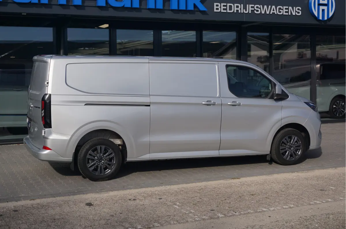 320L 218PK 71KWH Limited AUT BPM VRIJ!! Navi, ACC, 360° Cam, 17" LM NR. EC31