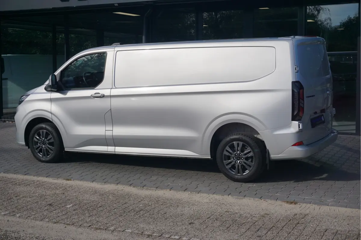 320L 218PK 71KWH Limited AUT BPM VRIJ!! Navi, ACC, 360° Cam, 17" LM NR. EC31