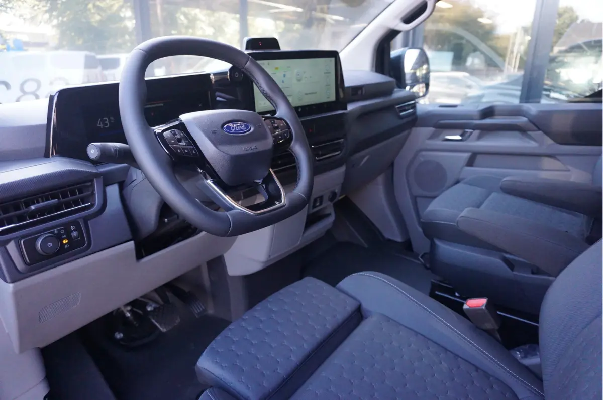 340L 218PK 71KWH Limited AUT BPM VRIJ!! Navi, ACC, 360° Cam, 17" LM NR. EC31