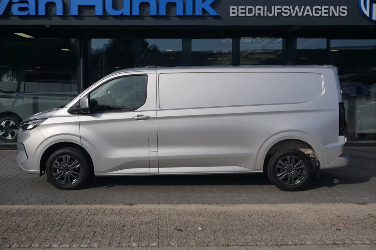 320L 218PK 71KWH Limited AUT BPM VRIJ!! Navi, ACC, 360° Cam, 17" LM NR. EC31