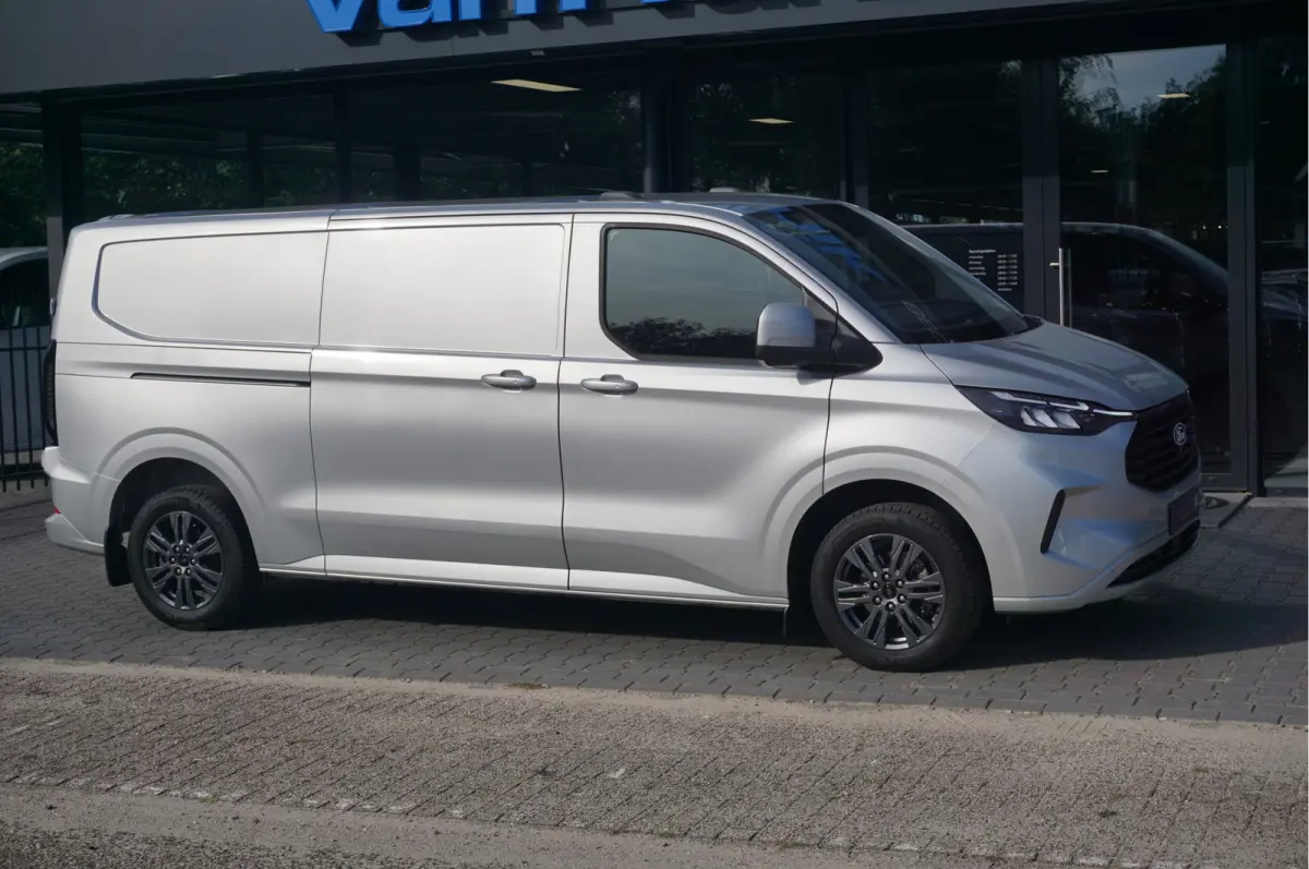 320L 218PK 71KWH Limited AUT BPM VRIJ!! Navi, ACC, 360° Cam, 17" LM NR. EC31
