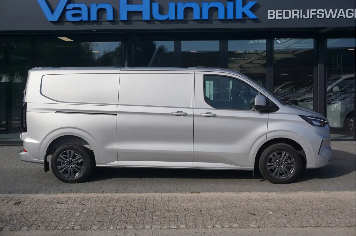 320L 218PK 71KWH Limited AUT BPM VRIJ!! Navi, ACC, 360° Cam, 17" LM NR. EC31