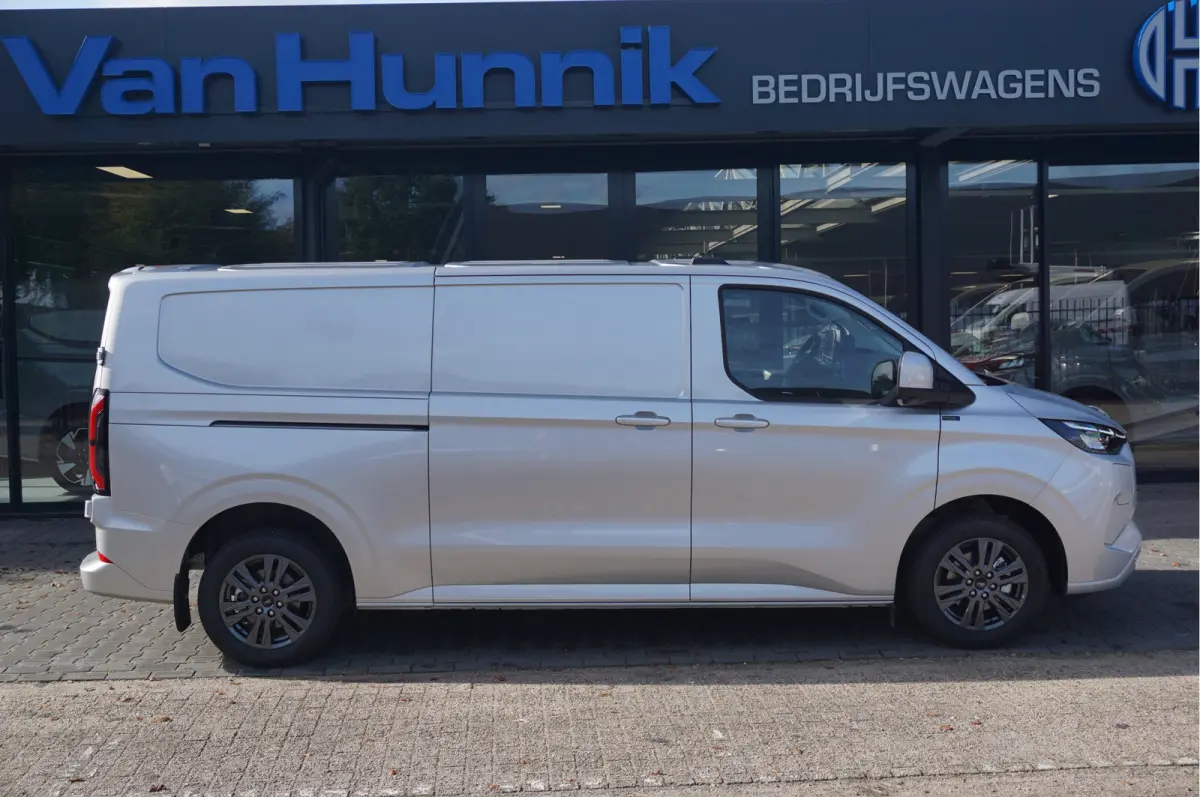 340L 218PK 71KWH Limited AUT BPM VRIJ!! Navi, ACC, 360° Cam, 17" LM NR. EC31