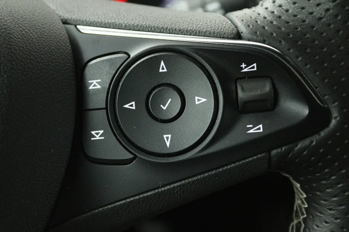 1.4 Innovation (ACHTERUITRIJCAMERA, NAVIGATIE, PARKEERSENSOREN)