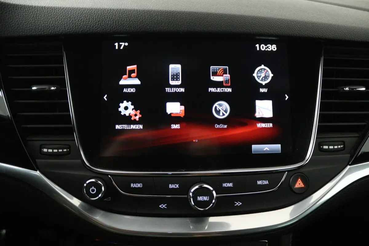 1.4 Innovation (ACHTERUITRIJCAMERA, NAVIGATIE, PARKEERSENSOREN)
