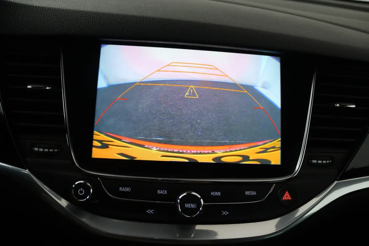 1.4 Innovation (ACHTERUITRIJCAMERA, NAVIGATIE, PARKEERSENSOREN)
