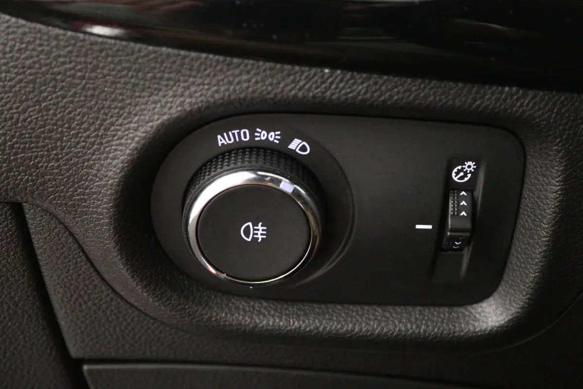1.4 Innovation (ACHTERUITRIJCAMERA, NAVIGATIE, PARKEERSENSOREN)