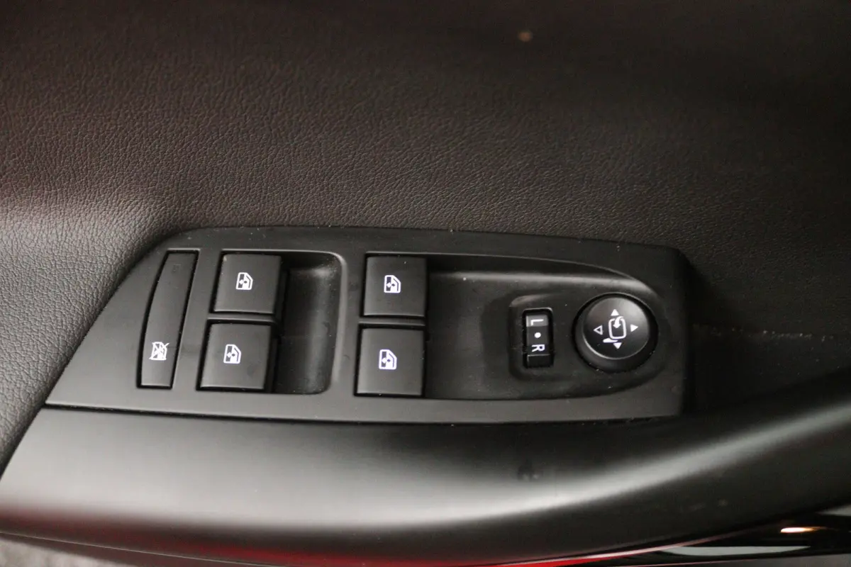 1.4 Innovation (ACHTERUITRIJCAMERA, NAVIGATIE, PARKEERSENSOREN)