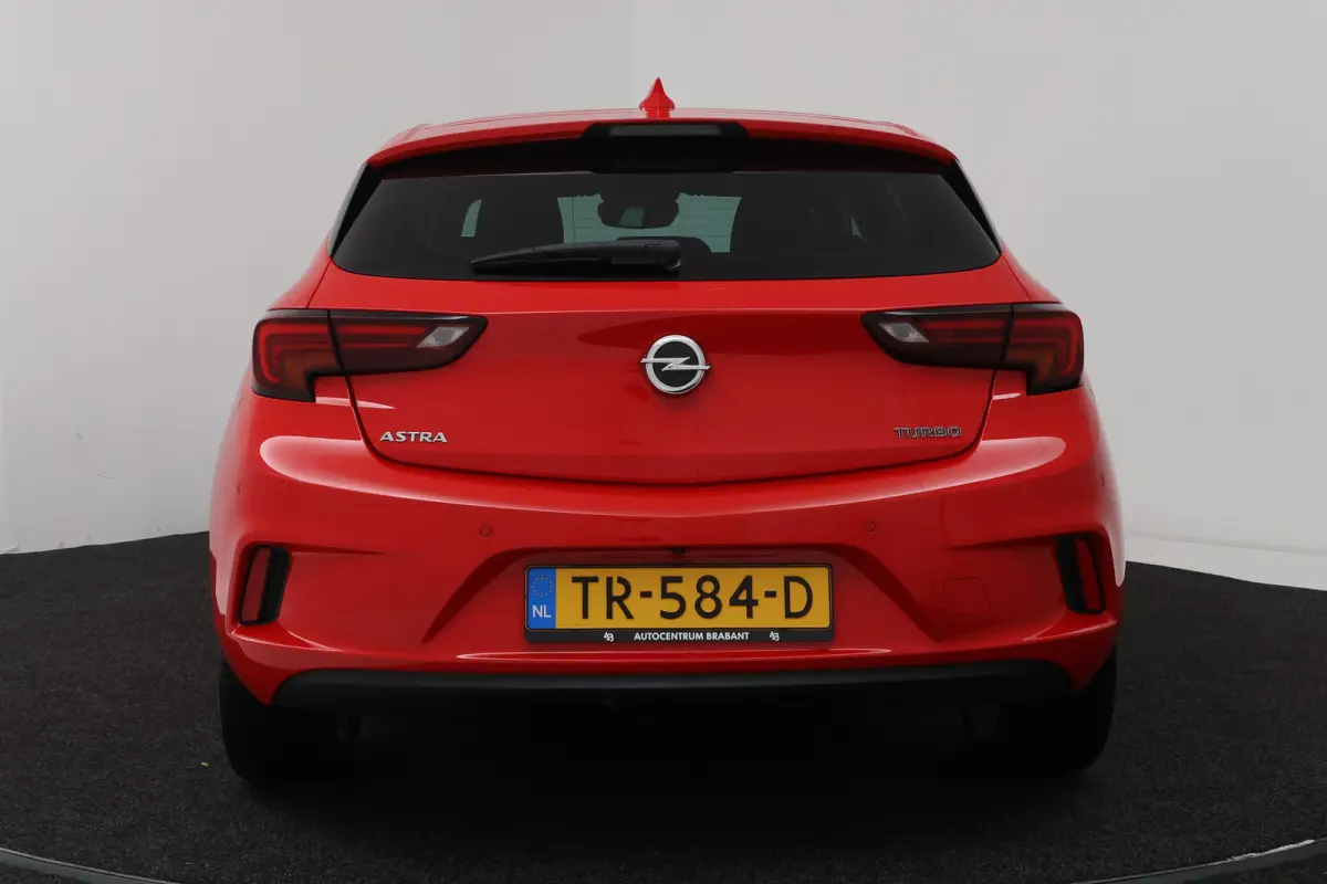 1.4 Innovation (ACHTERUITRIJCAMERA, NAVIGATIE, PARKEERSENSOREN)