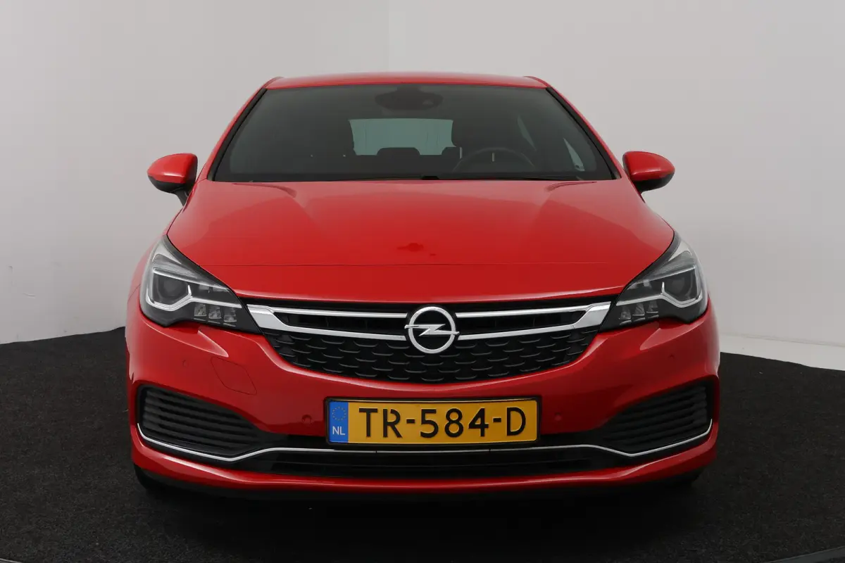 1.4 Innovation (ACHTERUITRIJCAMERA, NAVIGATIE, PARKEERSENSOREN)