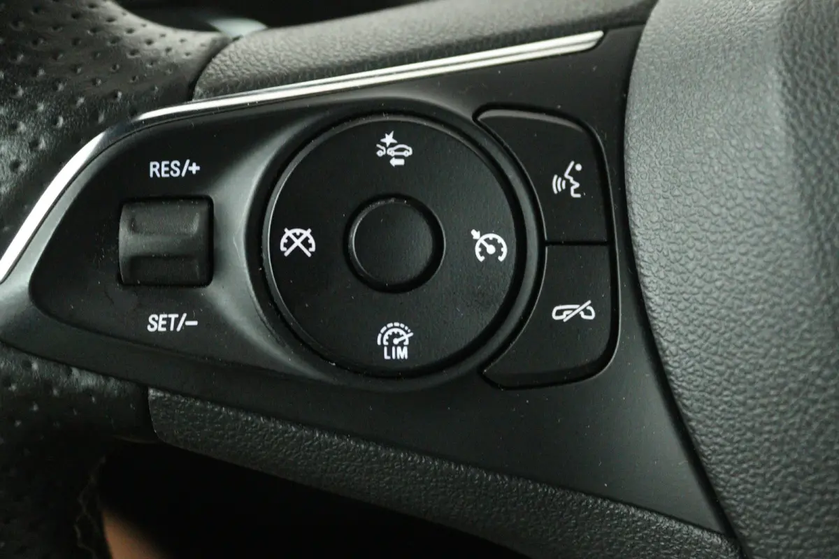 1.4 Innovation (ACHTERUITRIJCAMERA, NAVIGATIE, PARKEERSENSOREN)