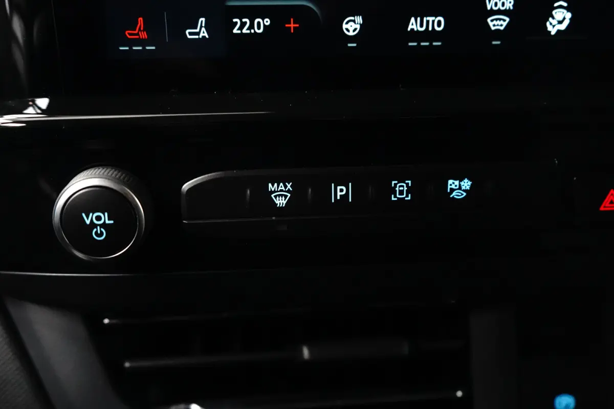Tourneo 340 2.5 PHEV L1H1 Titanium | Stoel- Stuurverwarming | Parkeersenoren + Camera | Keyless | LED | Apple Carplay/Android Auto | Apple Carplay/Android Auto|telefoonintegratie premium | E