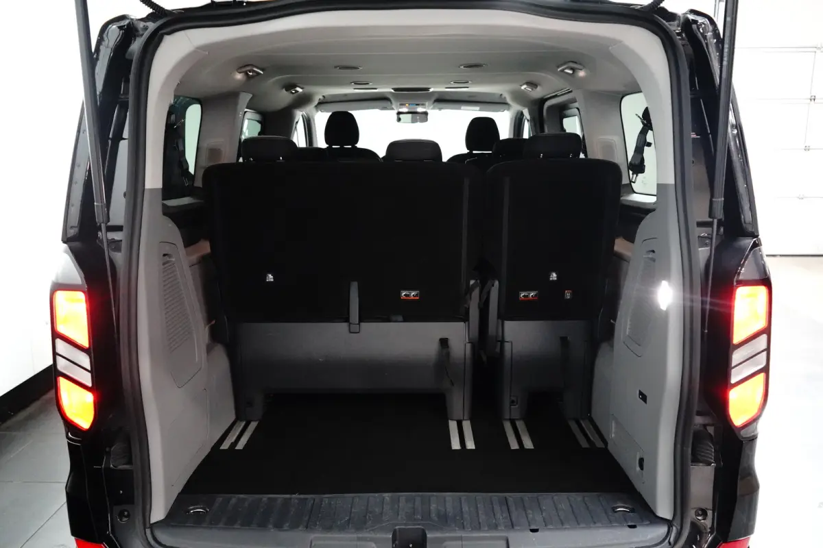 Tourneo 340 2.5 PHEV L1H1 Titanium | Stoel- Stuurverwarming | Parkeersenoren + Camera | Keyless | LED | Apple Carplay/Android Auto | Apple Carplay/Android Auto|telefoonintegratie premium | E