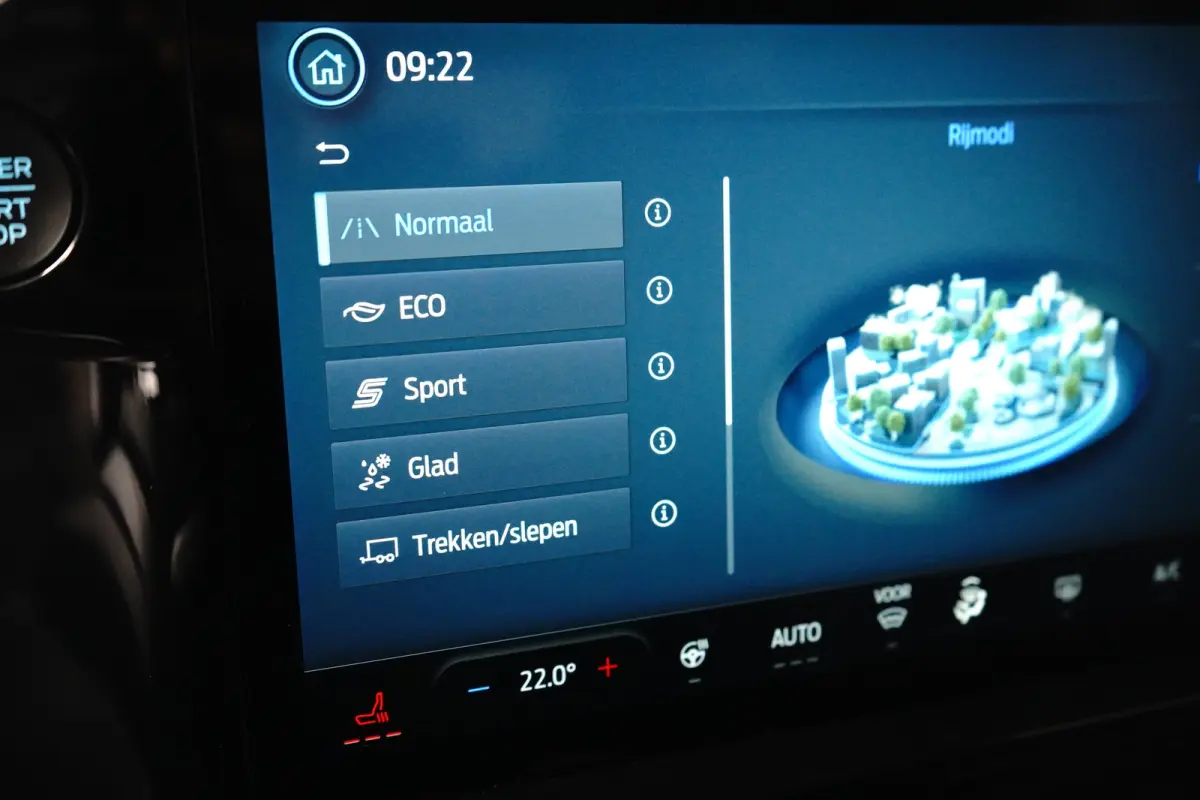 Tourneo 340 2.5 PHEV L1H1 Titanium | Stoel- Stuurverwarming | Parkeersenoren + Camera | Keyless | LED | Apple Carplay/Android Auto | Apple Carplay/Android Auto|telefoonintegratie premium | E