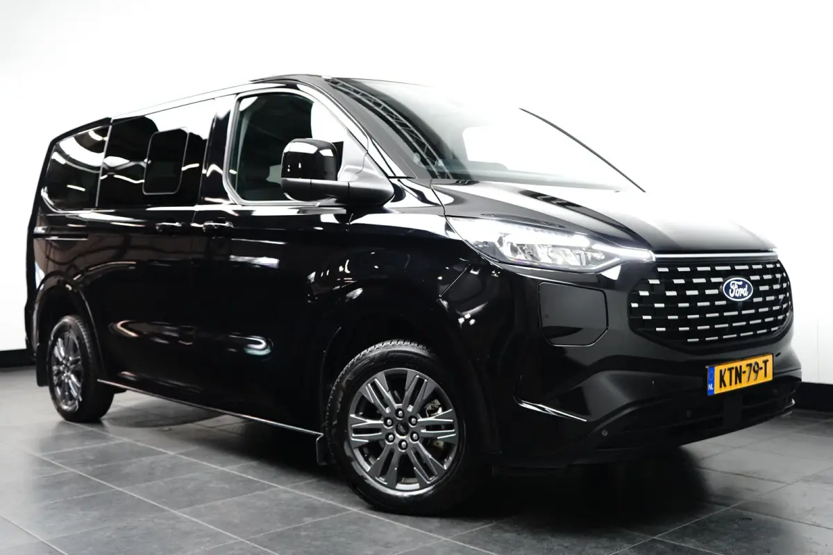 Tourneo 340 2.5 PHEV L1H1 Titanium | Stoel- Stuurverwarming | Parkeersenoren + Camera | Keyless | LED | Apple Carplay/Android Auto | Apple Carplay/Android Auto|telefoonintegratie premium | E